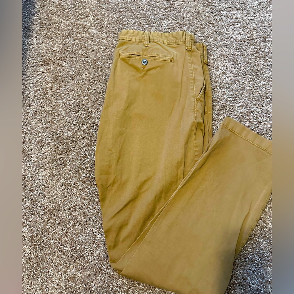 EXPRESS Men’s Khaki pants. Slim fit. 32/32. Great condition.